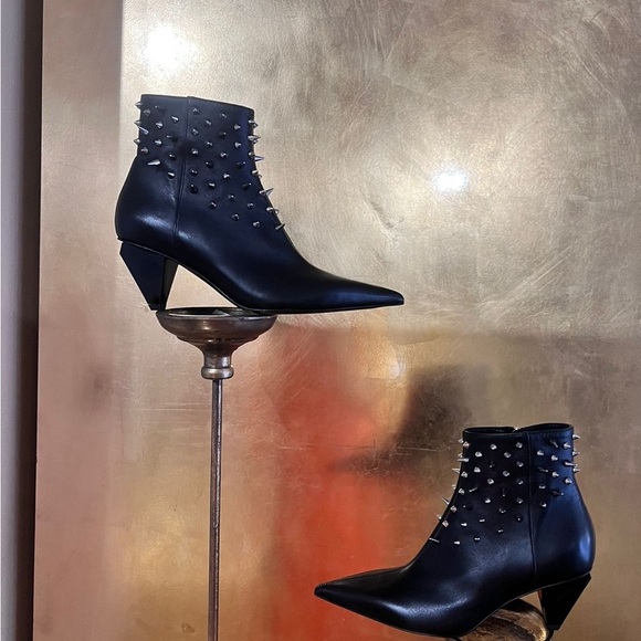 Agl MADE IN ITALY LEATHER Black Studded Ankle Booties with Angular Heel - Picture 4 of 4